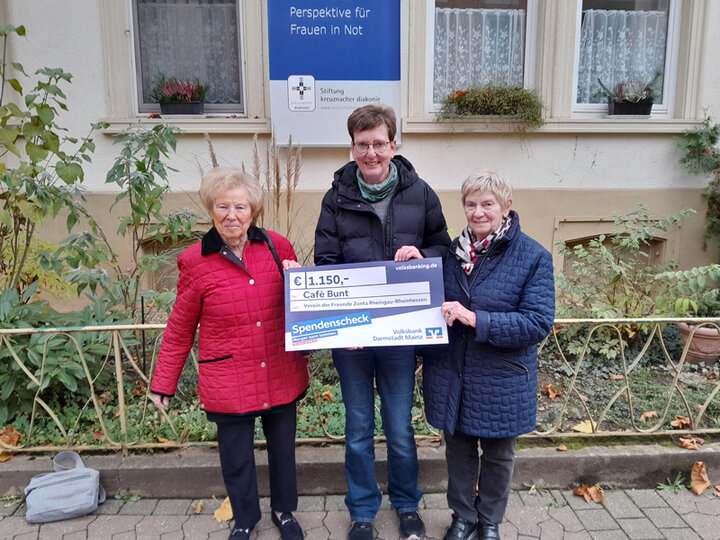 Übergabe eines Spendenschecks an das Café Bunt, Wohnungslosenhilfe Bad Kreuznach, Stiftung kreuznacher diakonie