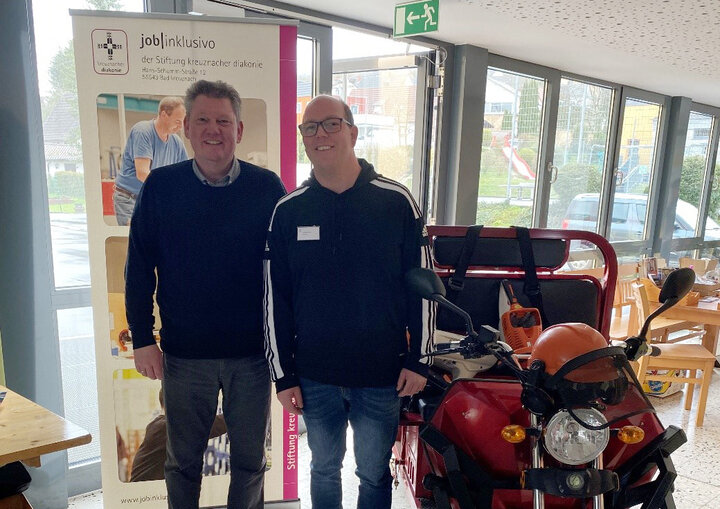 Der job|inklusivo-Stand der Stiftung kreuznacher diakonie beim Info-Abend der Paul Moor Schule in Kusel