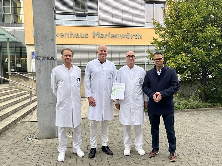 Geschäftsführer, Leiter und Koordinatoren des Darmkrebszentrums Nahe freuen sich über die Zertifizierung