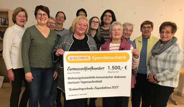 Der Tagesaufenthalt Horizont erhält einen Spendenscheck von engagierten Frauen aus Idar-Oberstein