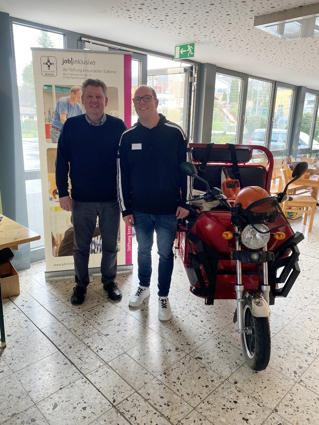 Der job|inklusivo-Stand der Stiftung kreuznacher diakonie beim Info-Abend der Paul Moor Schule in Kusel