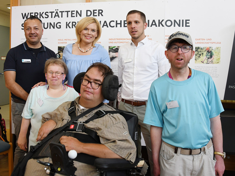 Werkstattrat und Werkstätten-Leitung freuten sich über die vielen Gäste – darunter auch Bundestagsabgeordnete Julia Klöckner