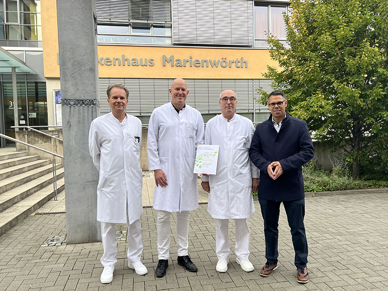 Geschäftsführer, Leiter und Koordinatoren des Darmkrebszentrums Nahe freuen sich über die Zertifizierung