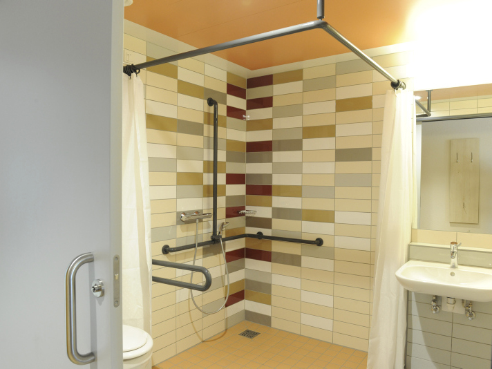 Die Badezimmer der Bewohnerinnen und Bewohner