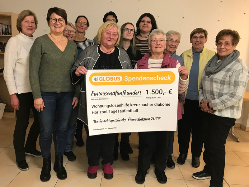 Der Tagesaufenthalt Horizont erhält einen Spendenscheck von engagierten Frauen aus Idar-Oberstein